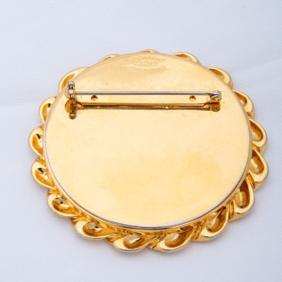 CHANEL CC MIRROR GOLD TONE BROOCH (2005) - Picture 4 of 8